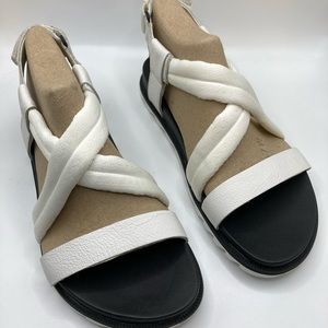 SOREL Roaming Decon Sandal Size 6.5